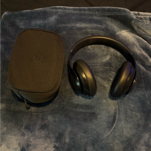 black beats studio pro BARLEY USED - Picture 1 of 7
